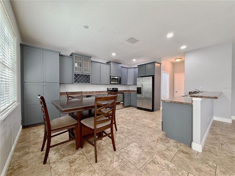 For Rent: $3,299 (3 beds, 2 baths, 1699 Square Feet)