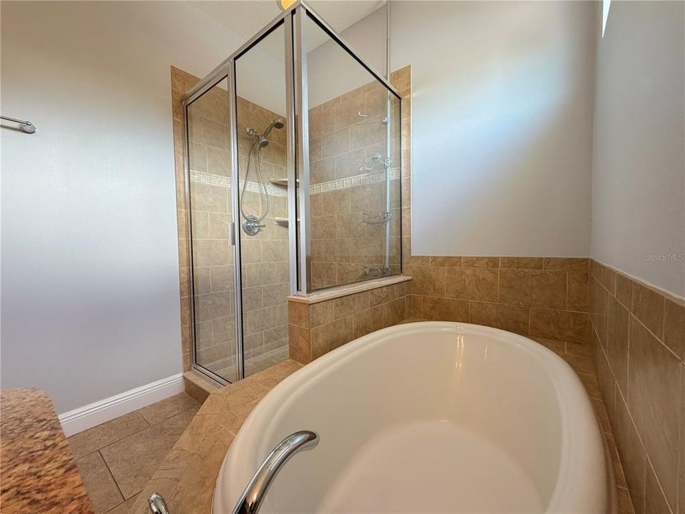 For Rent: $3,299 (3 beds, 2 baths, 1699 Square Feet)