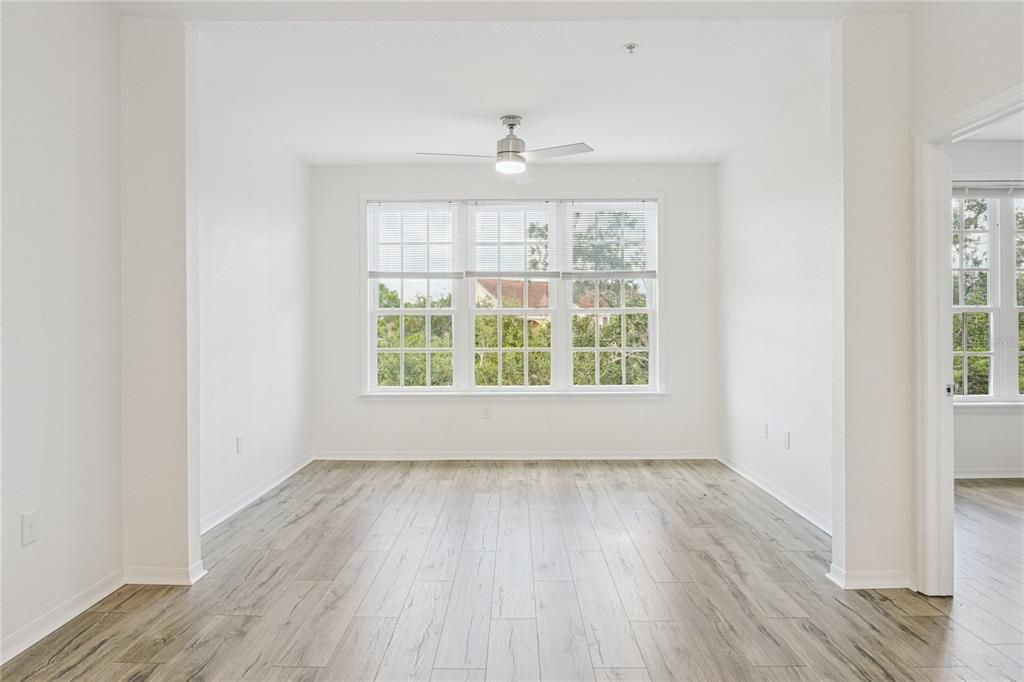 For Sale: $222,999 (1 beds, 1 baths, 949 Square Feet)