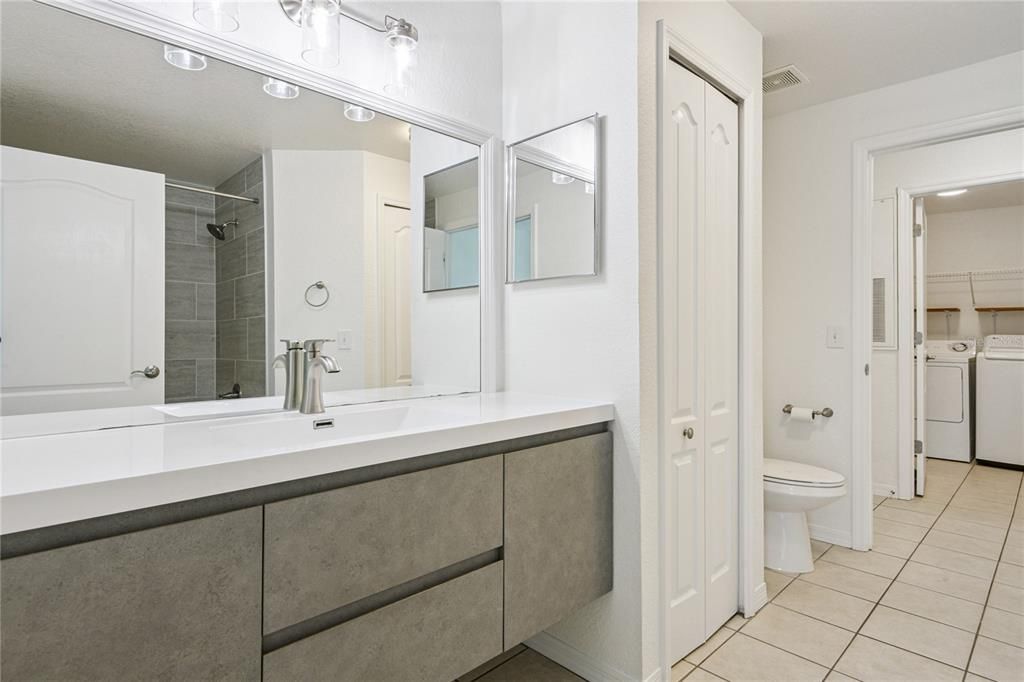 For Sale: $222,999 (1 beds, 1 baths, 949 Square Feet)