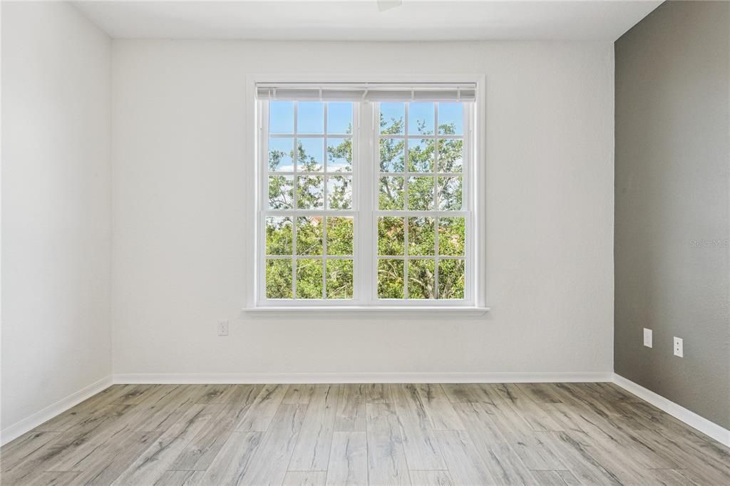 For Sale: $222,999 (1 beds, 1 baths, 949 Square Feet)