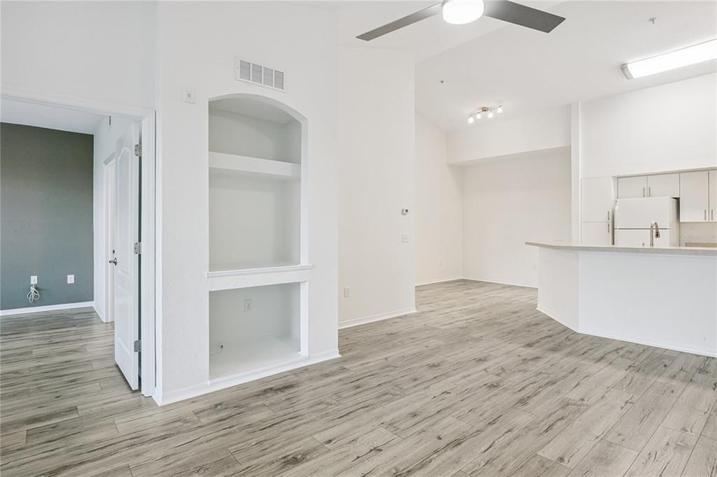 For Sale: $222,999 (1 beds, 1 baths, 949 Square Feet)