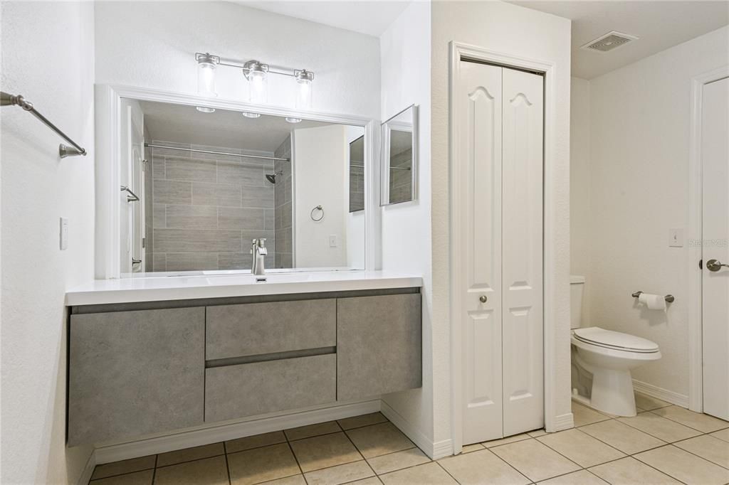 For Sale: $222,999 (1 beds, 1 baths, 949 Square Feet)
