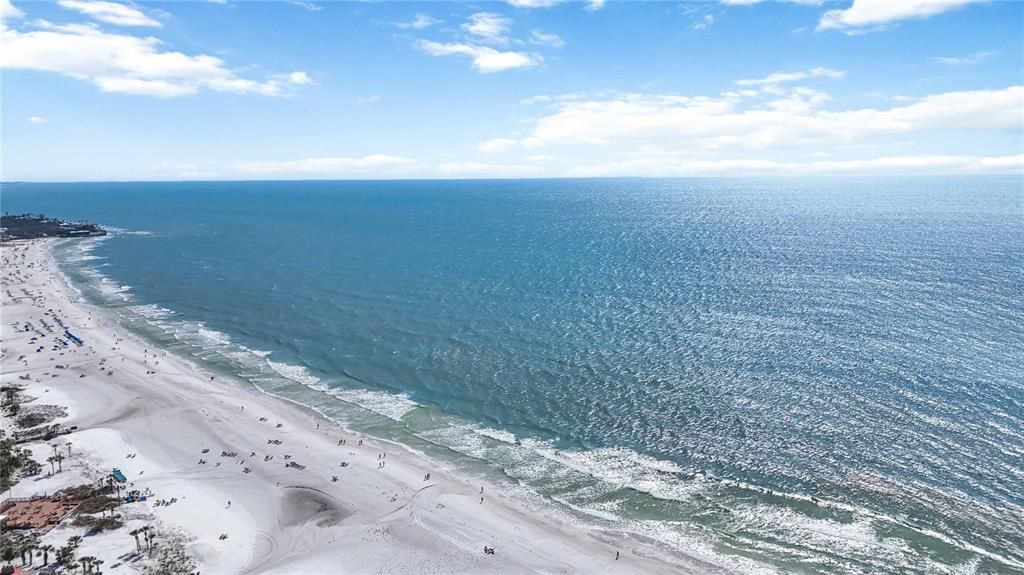 For Sale: $199,900 (2 beds, 2 baths, 951 Square Feet)