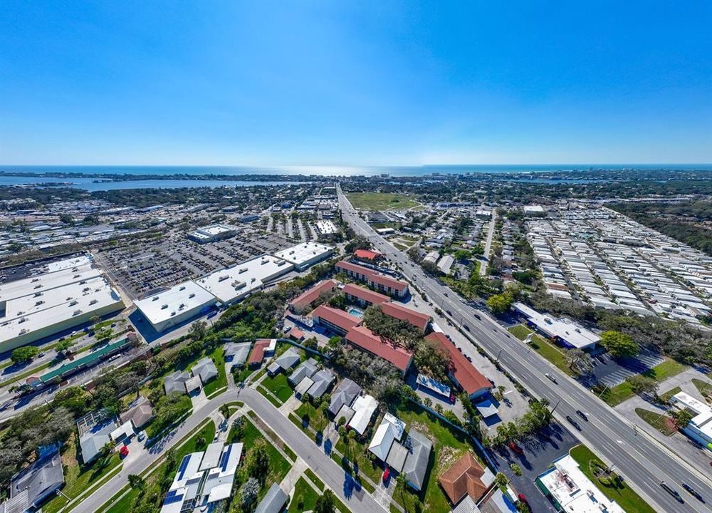 For Sale: $199,900 (2 beds, 2 baths, 951 Square Feet)