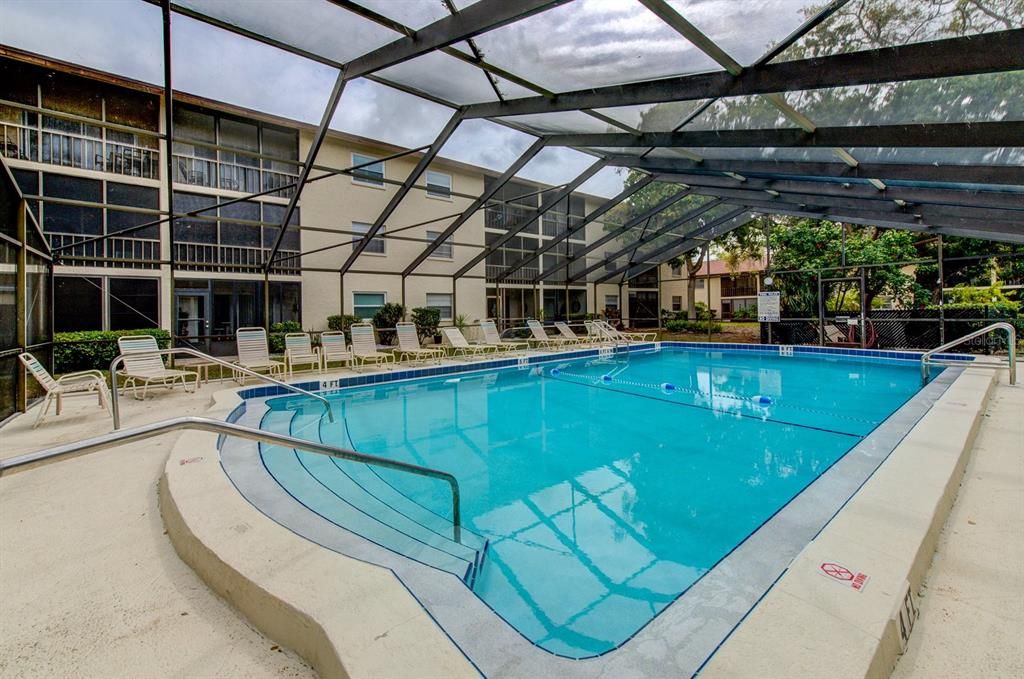 For Sale: $199,900 (2 beds, 2 baths, 951 Square Feet)