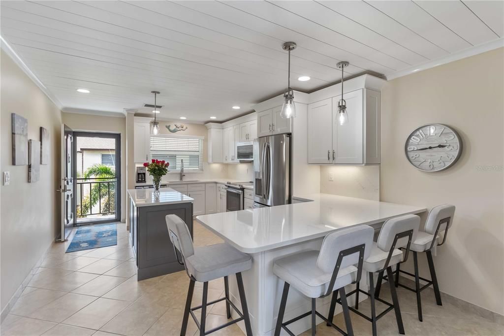 For Sale: $199,900 (2 beds, 2 baths, 951 Square Feet)