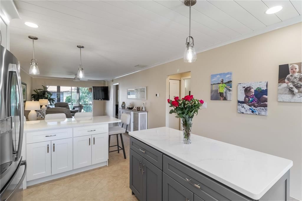 For Sale: $199,900 (2 beds, 2 baths, 951 Square Feet)