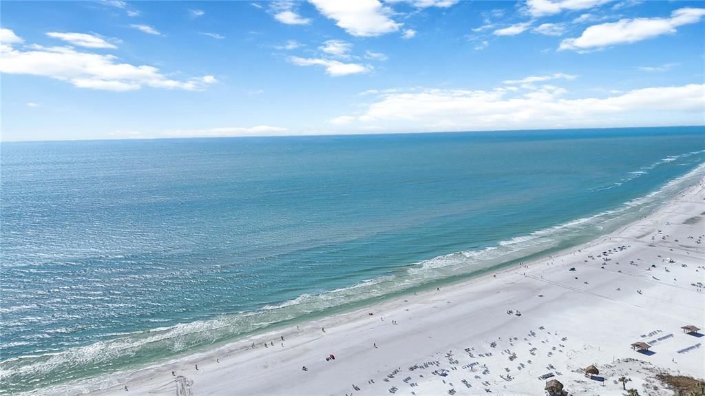 For Sale: $199,900 (2 beds, 2 baths, 951 Square Feet)