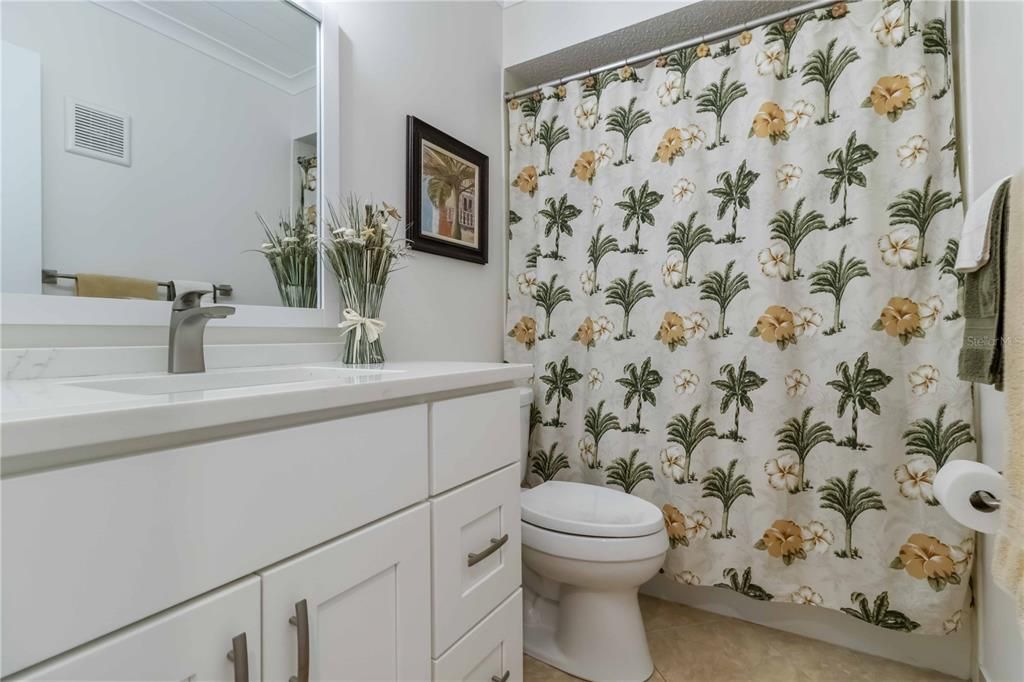 For Sale: $199,900 (2 beds, 2 baths, 951 Square Feet)