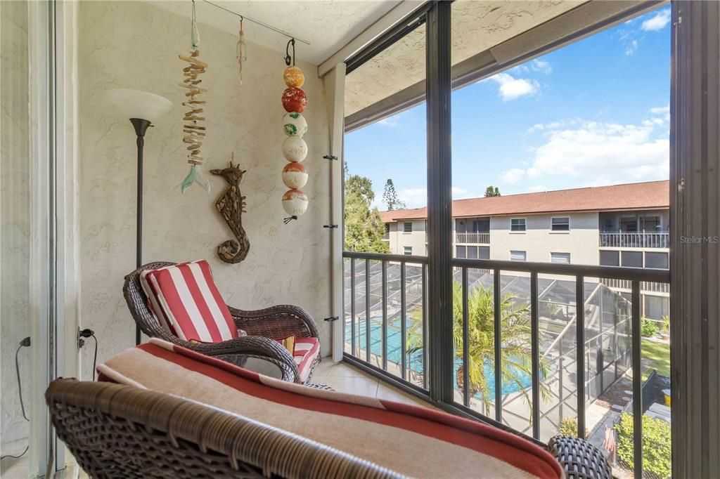 For Sale: $199,900 (2 beds, 2 baths, 951 Square Feet)