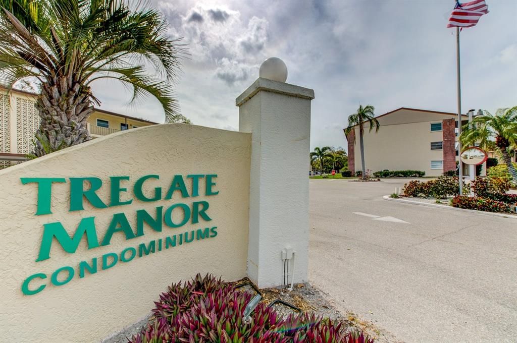 For Sale: $199,900 (2 beds, 2 baths, 951 Square Feet)