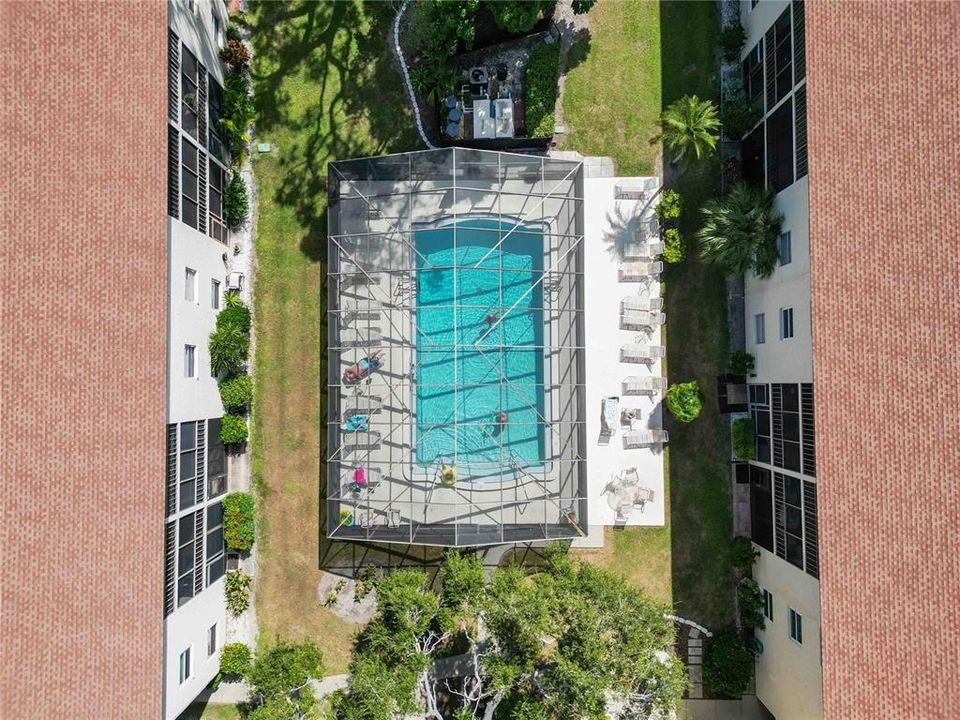 For Sale: $199,900 (2 beds, 2 baths, 951 Square Feet)