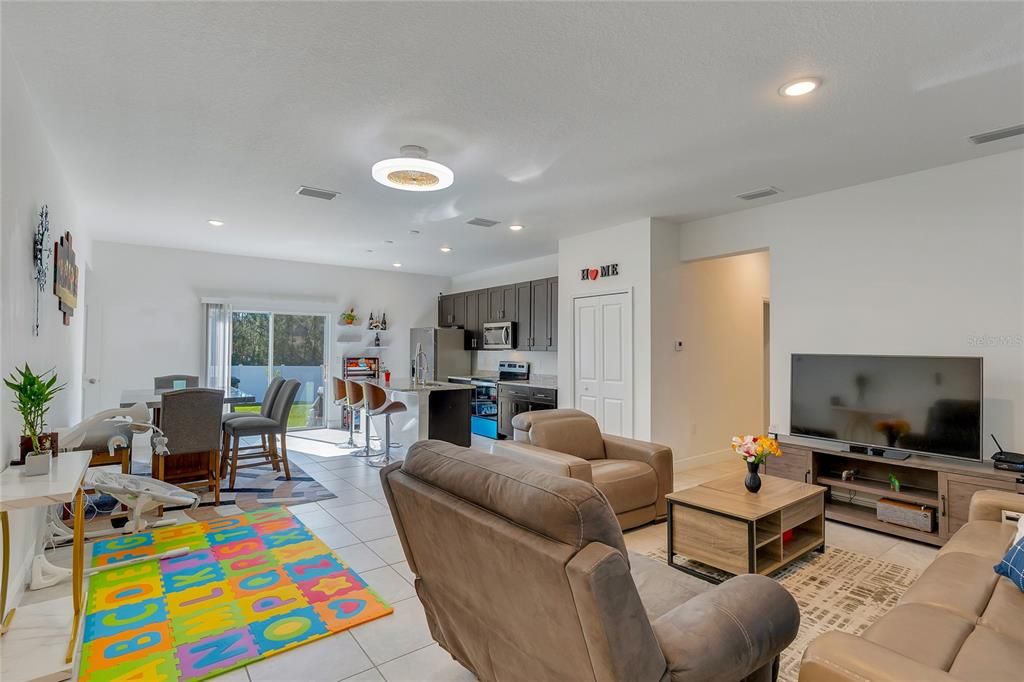 For Sale: $319,000 (4 beds, 2 baths, 1580 Square Feet)