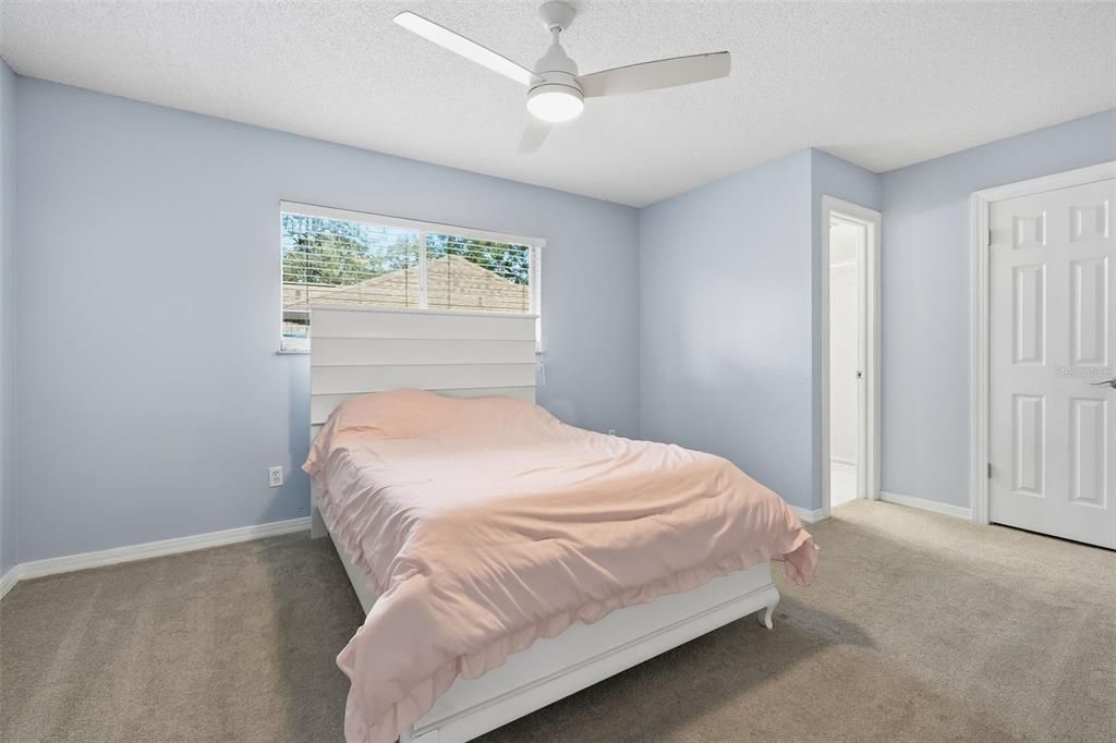 合同活跃: $325,000 (3 贝兹, 2 浴室, 1200 平方英尺)