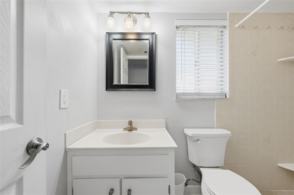 合同活跃: $325,000 (3 贝兹, 2 浴室, 1200 平方英尺)