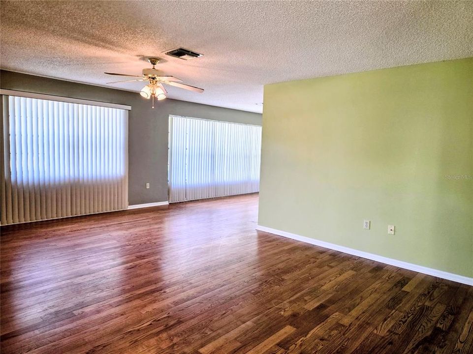 For Sale: $195,000 (2 beds, 2 baths, 1346 Square Feet)