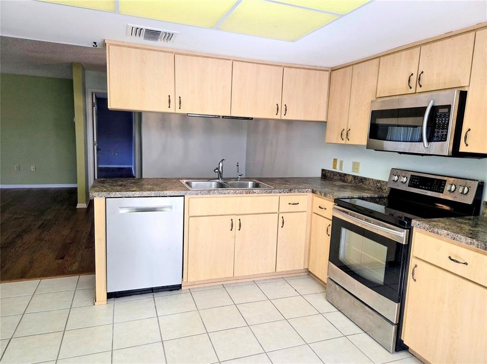 For Sale: $195,000 (2 beds, 2 baths, 1346 Square Feet)