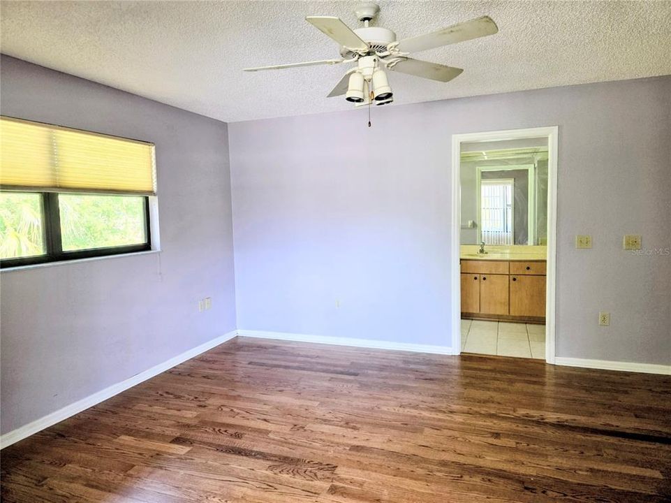 For Sale: $195,000 (2 beds, 2 baths, 1346 Square Feet)