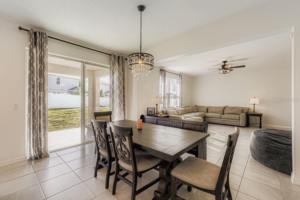 For Sale: $425,000 (5 beds, 3 baths, 2607 Square Feet)