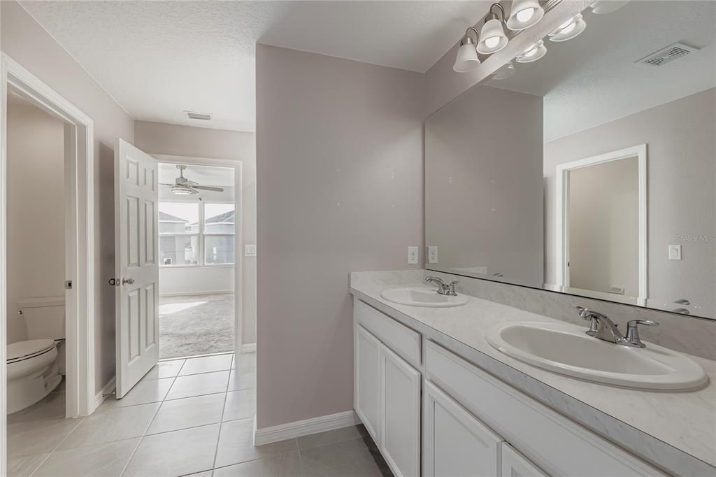 For Sale: $425,000 (5 beds, 3 baths, 2607 Square Feet)