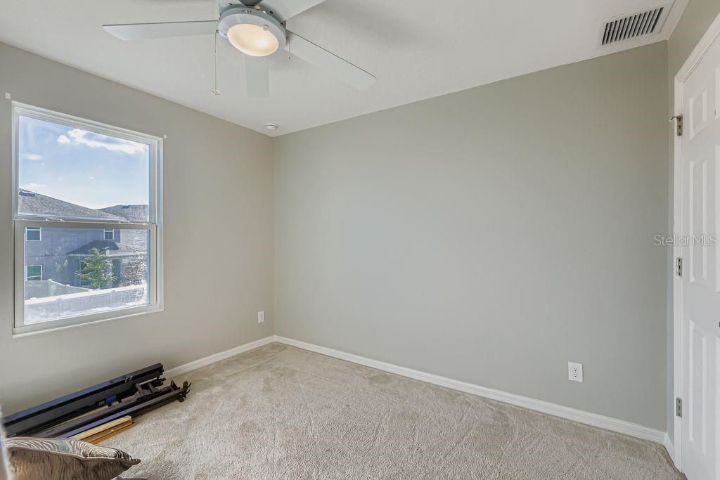 For Sale: $425,000 (5 beds, 3 baths, 2607 Square Feet)