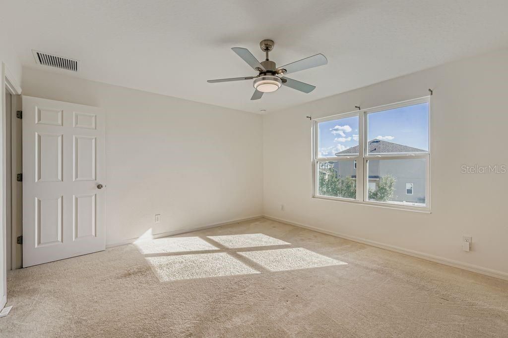 For Sale: $425,000 (5 beds, 3 baths, 2607 Square Feet)