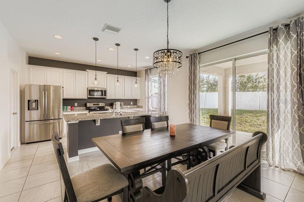 For Sale: $425,000 (5 beds, 3 baths, 2607 Square Feet)