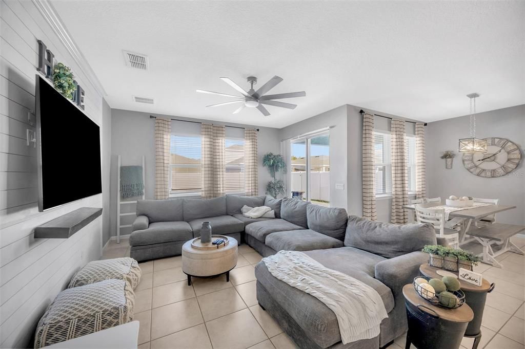 For Sale: $455,000 (4 beds, 2 baths, 2043 Square Feet)