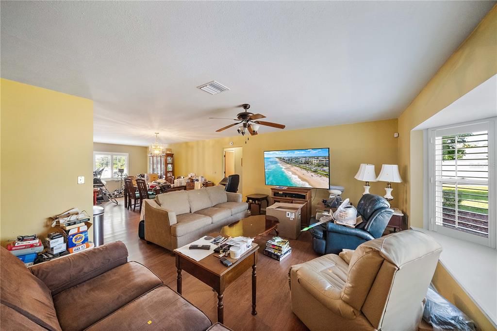 合同活跃: $1,000 (3 贝兹, 2 浴室, 1790 平方英尺)