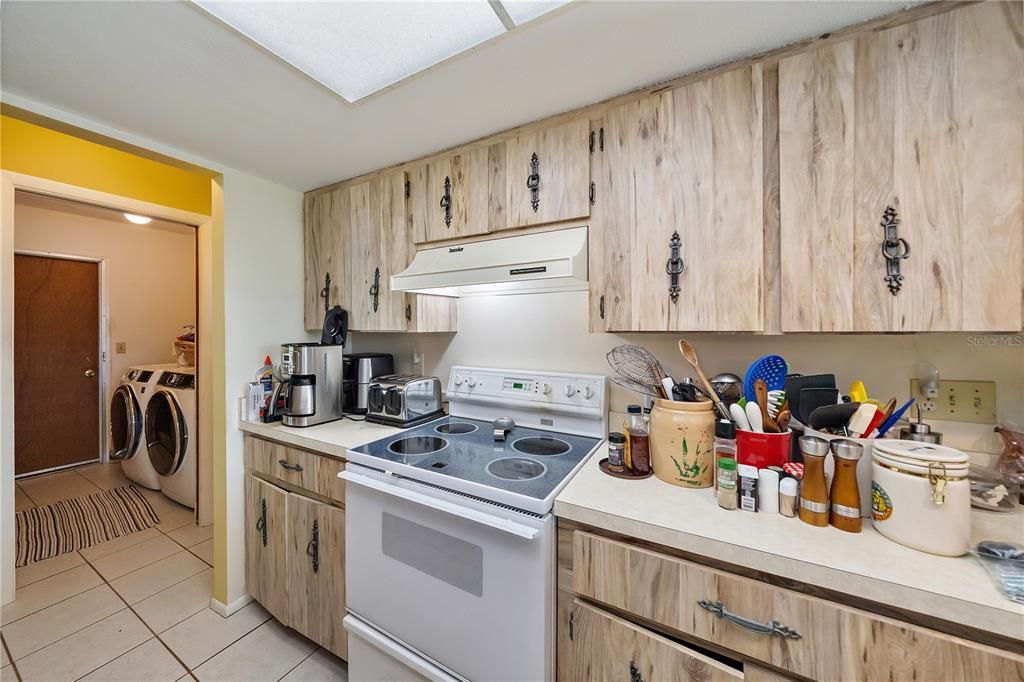 合同活跃: $1,000 (3 贝兹, 2 浴室, 1790 平方英尺)