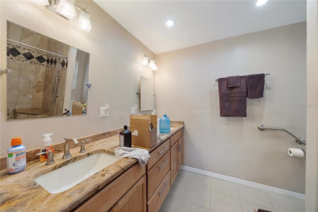 合同活跃: $1,000 (3 贝兹, 2 浴室, 1790 平方英尺)