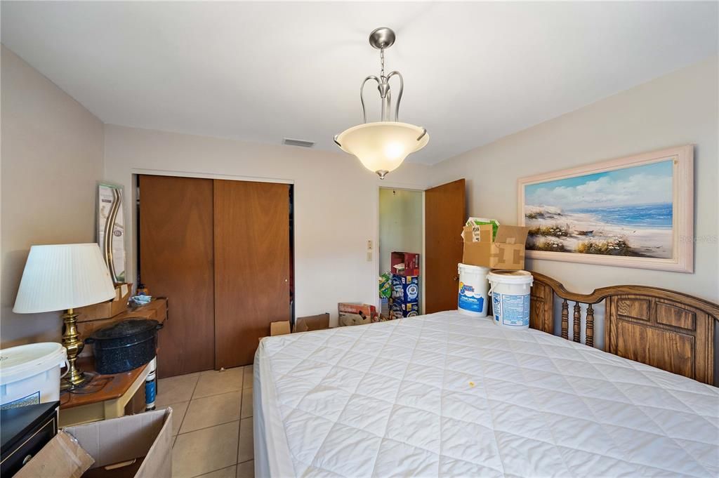 合同活跃: $1,000 (3 贝兹, 2 浴室, 1790 平方英尺)