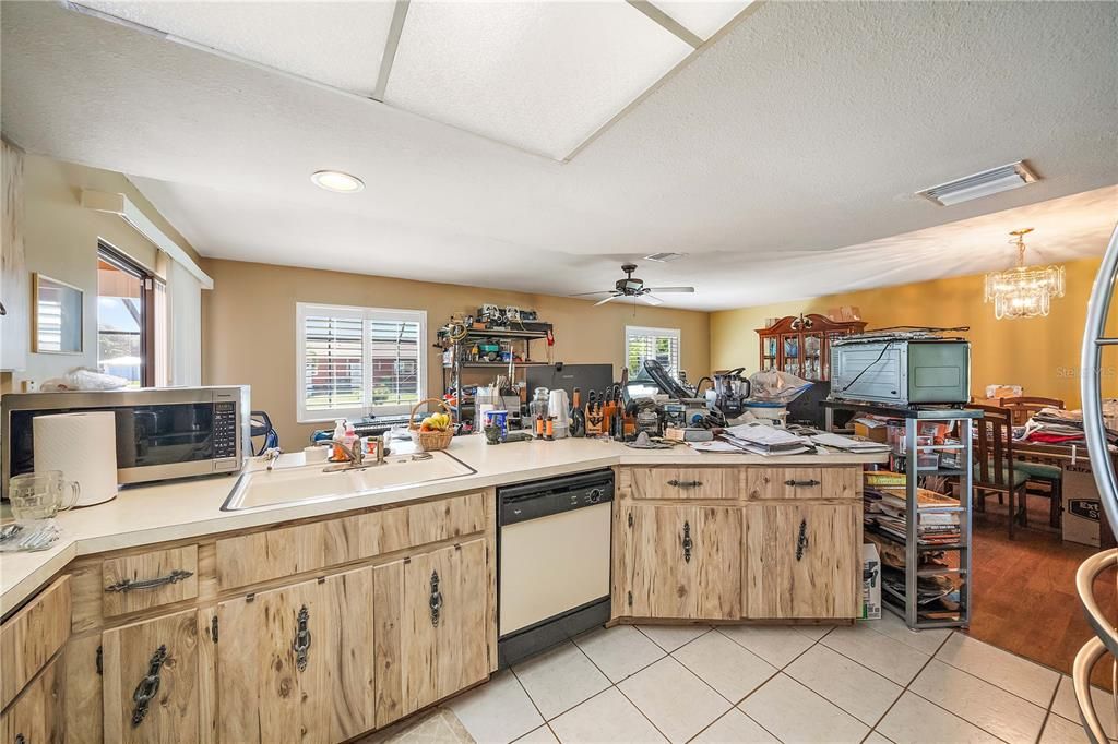 合同活跃: $1,000 (3 贝兹, 2 浴室, 1790 平方英尺)