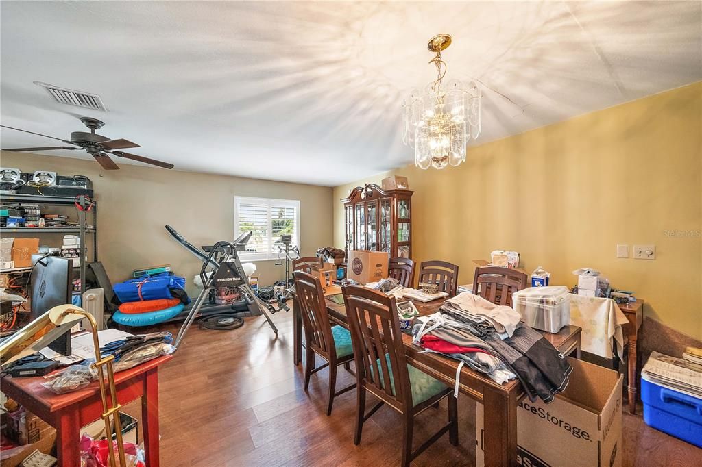 合同活跃: $1,000 (3 贝兹, 2 浴室, 1790 平方英尺)