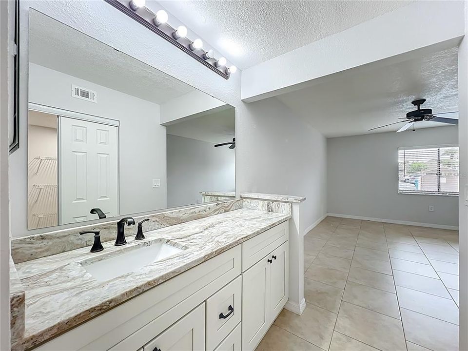 For Sale: $248,900 (2 beds, 2 baths, 1048 Square Feet)