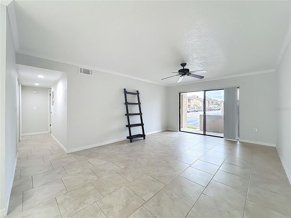 For Sale: $248,900 (2 beds, 2 baths, 1048 Square Feet)