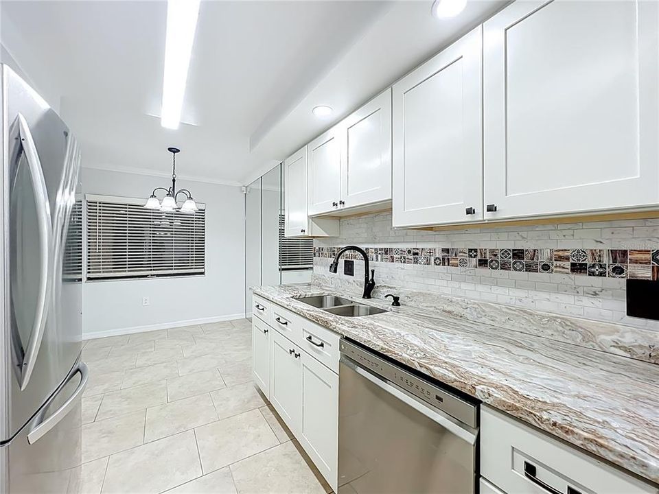 For Sale: $248,900 (2 beds, 2 baths, 1048 Square Feet)