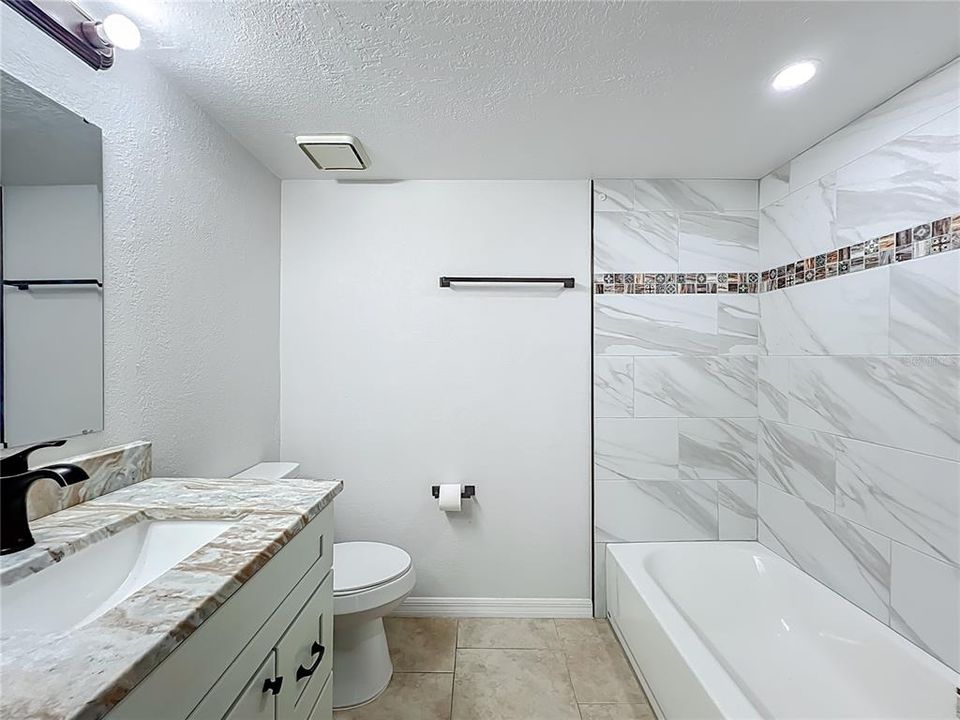 For Sale: $248,900 (2 beds, 2 baths, 1048 Square Feet)