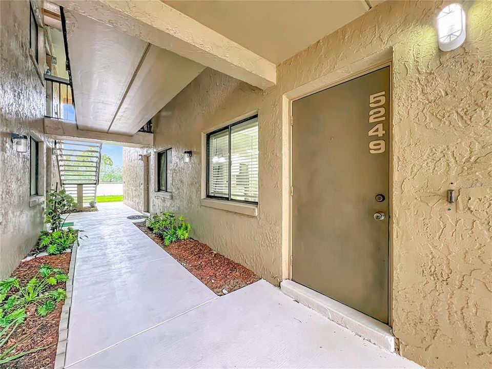 For Sale: $248,900 (2 beds, 2 baths, 1048 Square Feet)