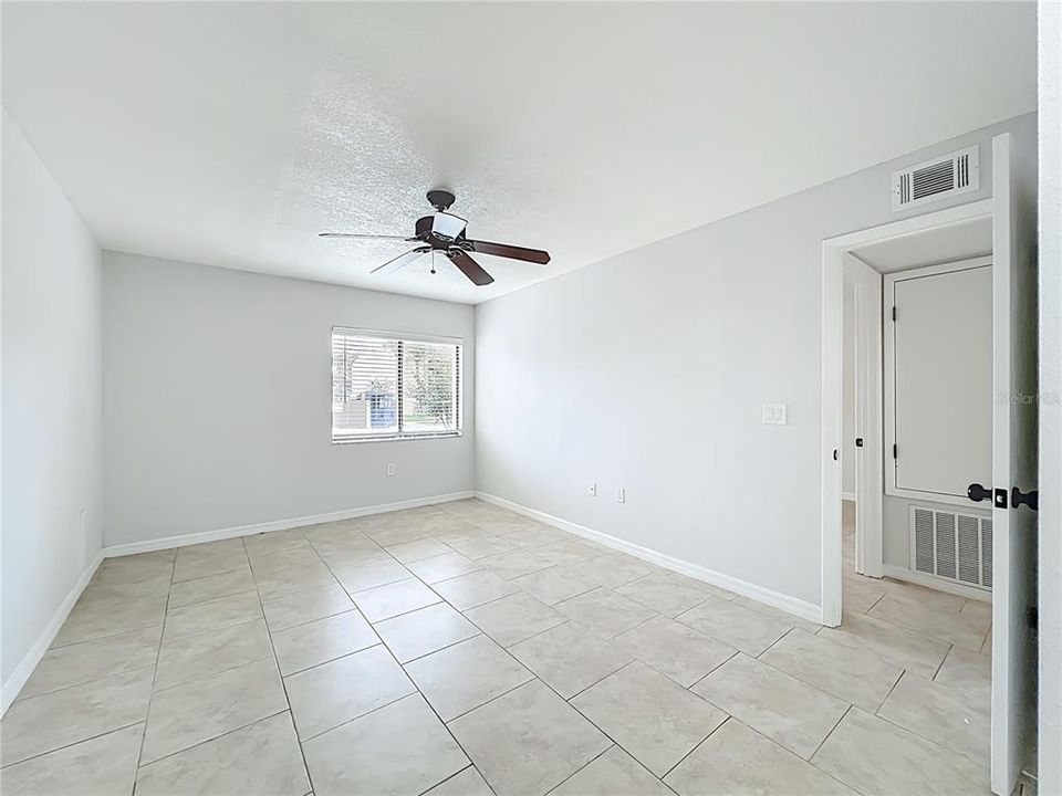 For Sale: $248,900 (2 beds, 2 baths, 1048 Square Feet)