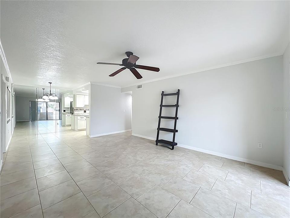 For Sale: $248,900 (2 beds, 2 baths, 1048 Square Feet)