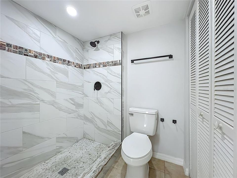 For Sale: $248,900 (2 beds, 2 baths, 1048 Square Feet)