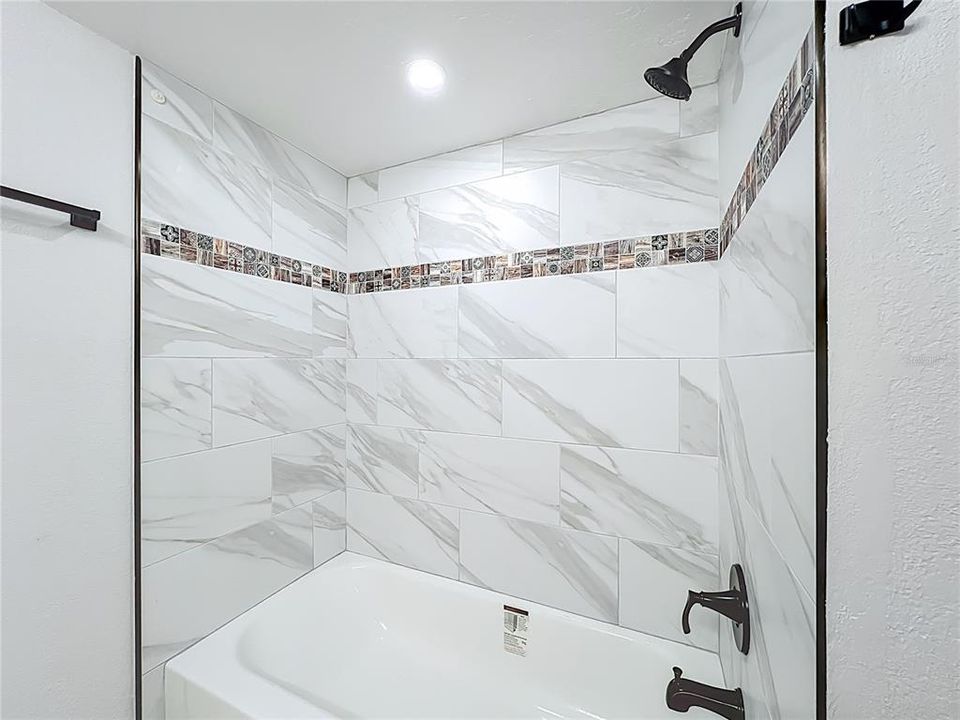 For Sale: $248,900 (2 beds, 2 baths, 1048 Square Feet)