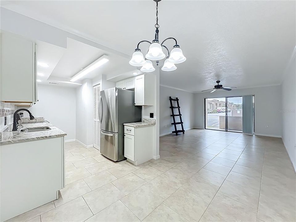 For Sale: $248,900 (2 beds, 2 baths, 1048 Square Feet)