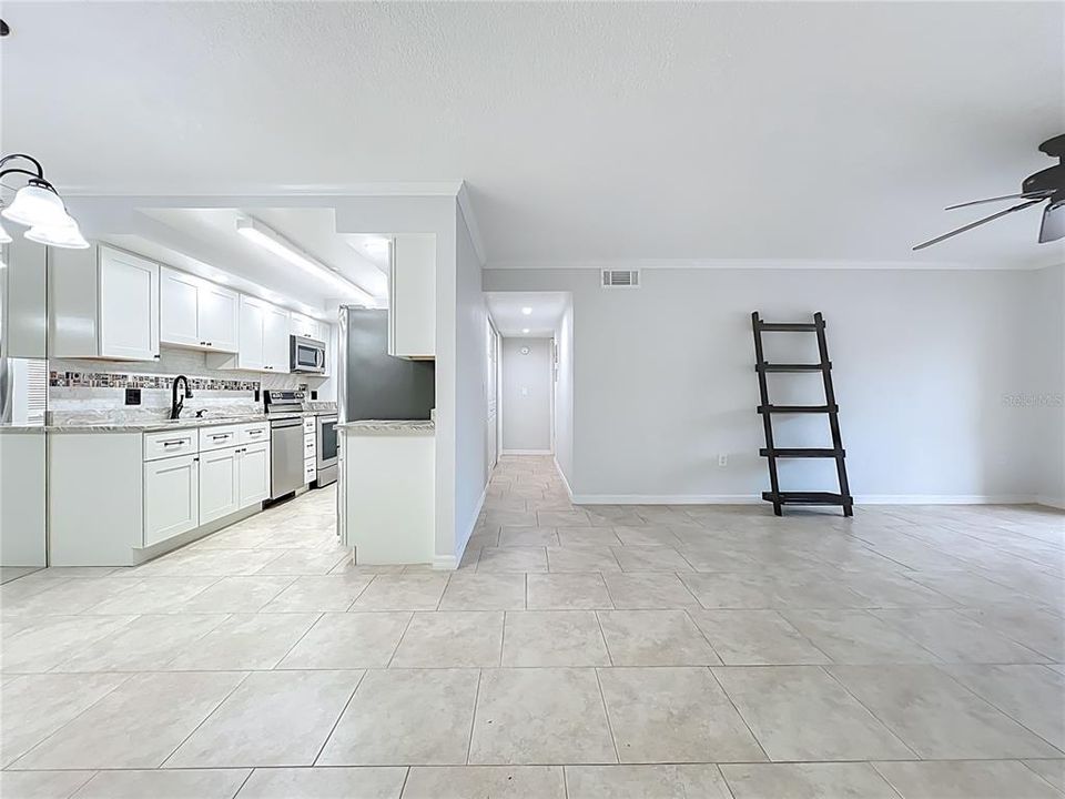 For Sale: $248,900 (2 beds, 2 baths, 1048 Square Feet)