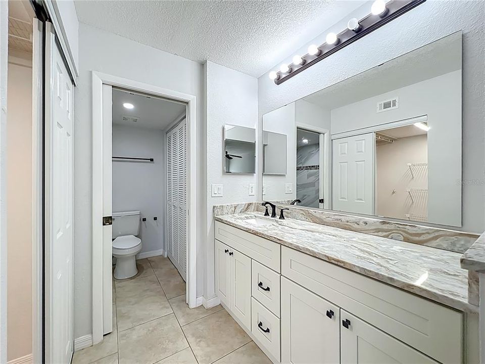 For Sale: $248,900 (2 beds, 2 baths, 1048 Square Feet)