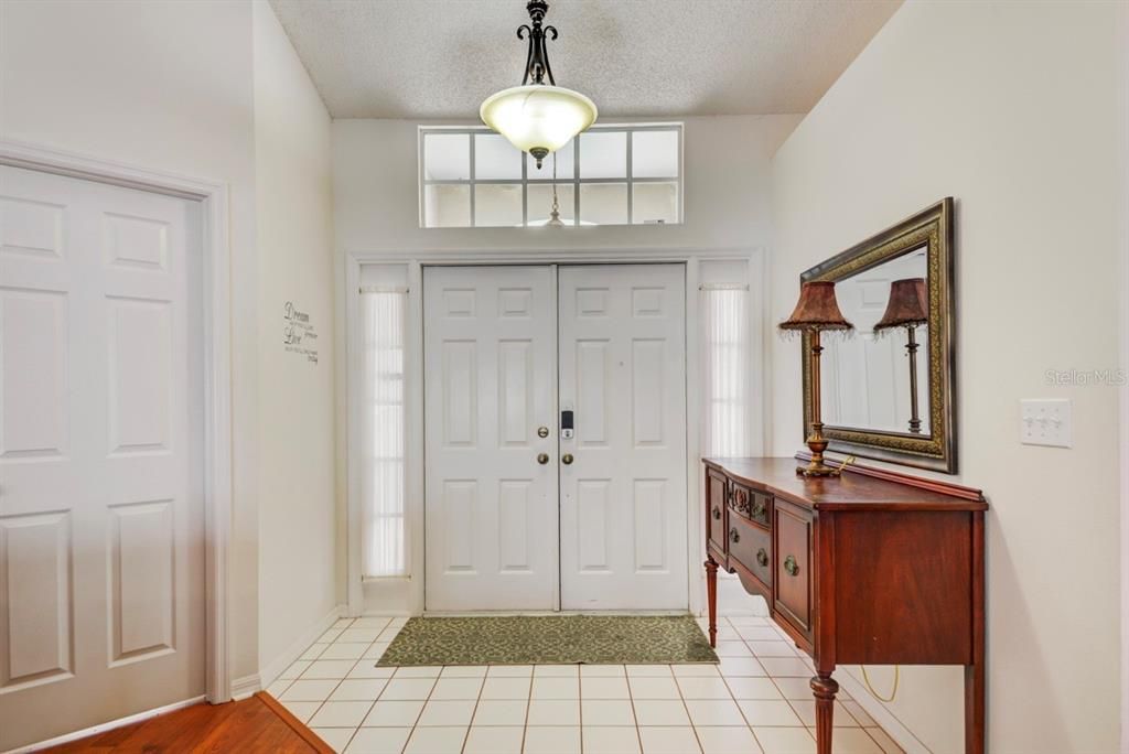 En Venta: $356,628 (3 camas, 2 baños, 2240 Pies cuadrados)