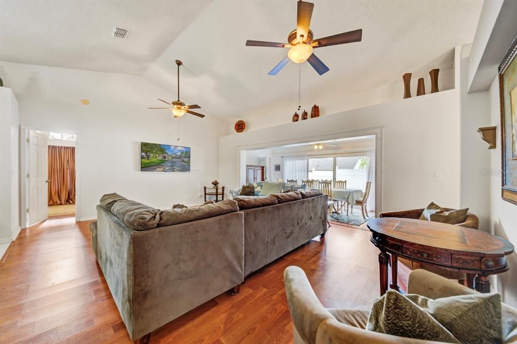 En Venta: $356,628 (3 camas, 2 baños, 2240 Pies cuadrados)