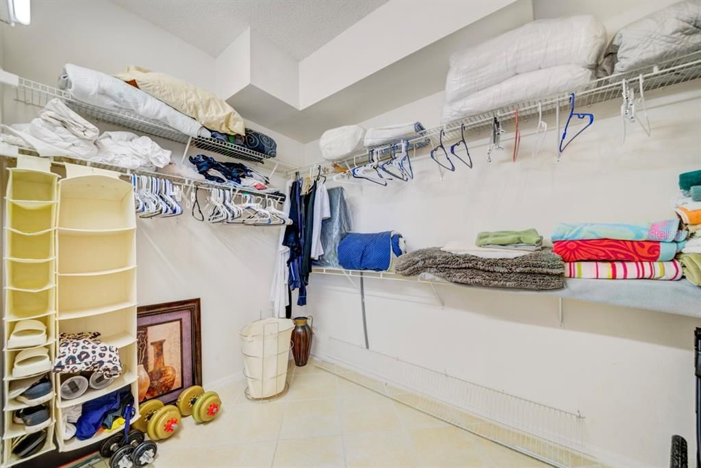 En Venta: $356,628 (3 camas, 2 baños, 2240 Pies cuadrados)